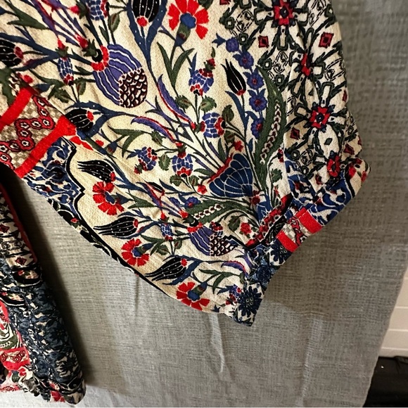 Jones & Co. Red and Black Graphic Bohemian feel Puff Sleeve Blouse plus size - Picture 4 of 9